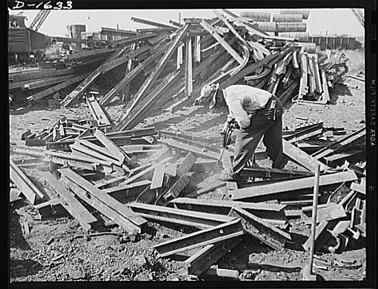 Weapons from waste. Shells, tractors, steel cable, pipes,...