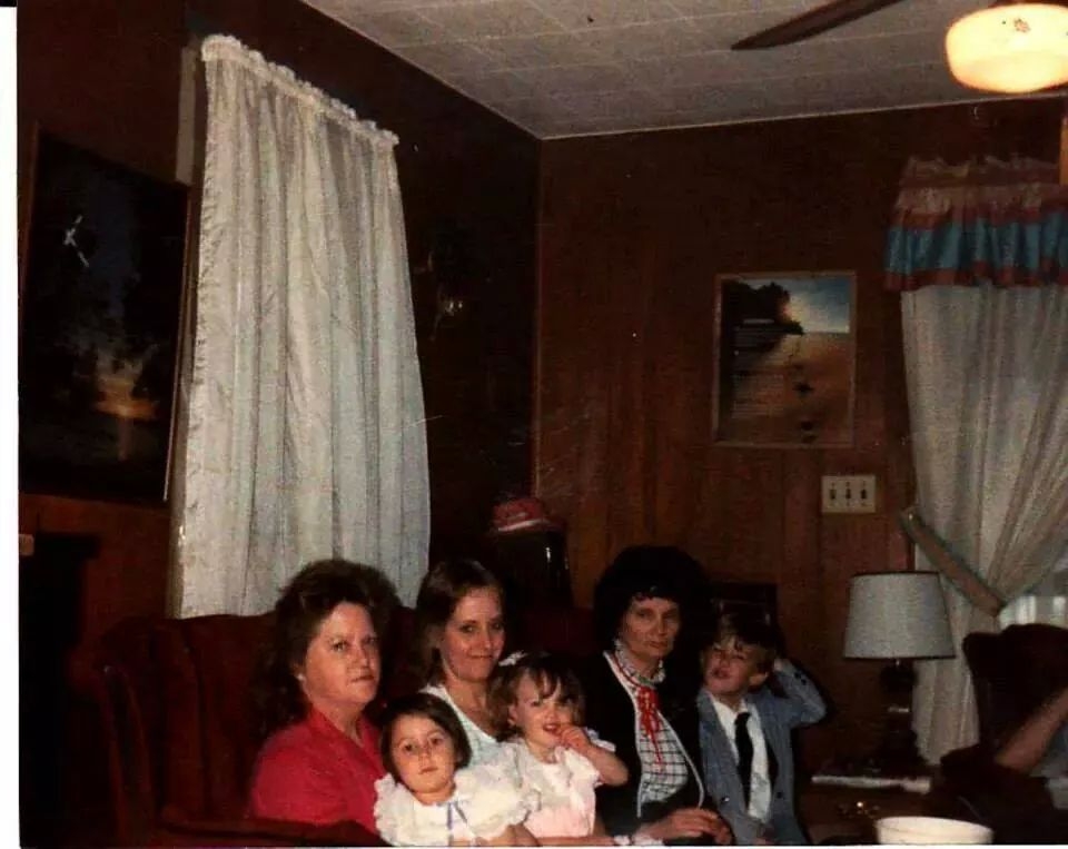 Delores M Windle