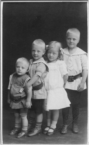 Karen (Øvergaard) Ekkeren family