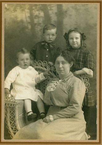 Mary Ellen (Daley) Soderberg & family