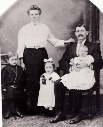 Rynkiewicz Family - Nanticoke, Luzerne County, Pennsylvania circa 1912