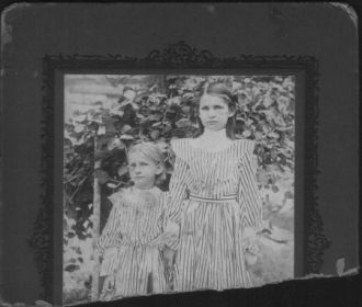 Possibly Leonia and Amelia Rains/Raines