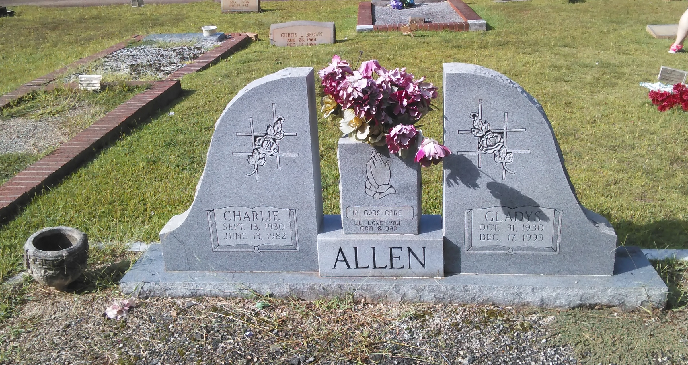 Gladys and Charlie Allen gravesite