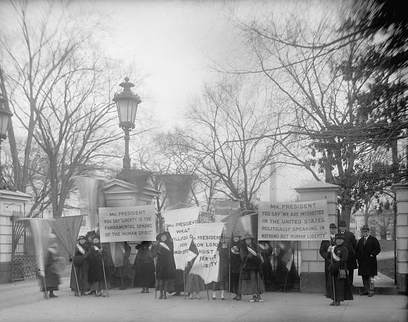 Suffragette pickets at White House, [Washington, D.C.],...