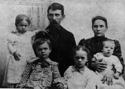 Wesley & Lillie (Dennis) Dilley Family, 1898