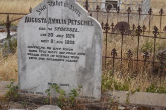 Augusta Amalia Petsche grave