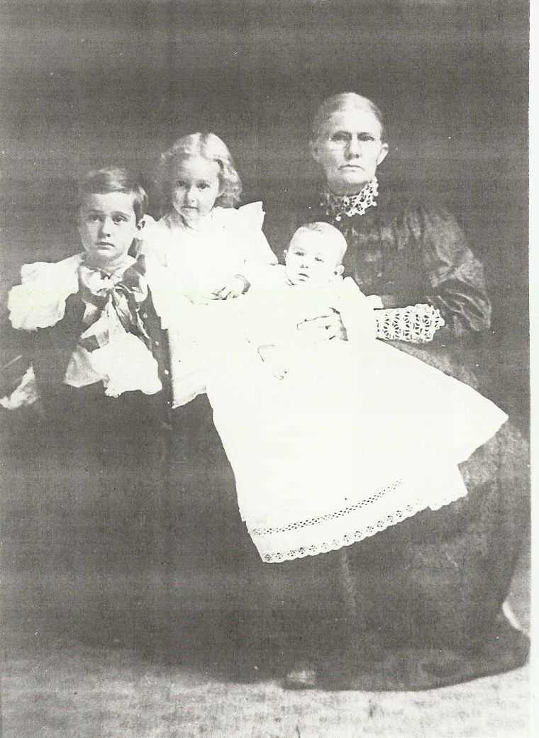 Clarissa (Frost) Bodwell With Three Grandchildren