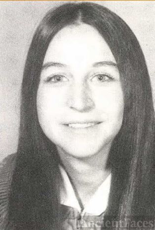 Senior Photo Kelly Abagnale - Waltrip High School 1972