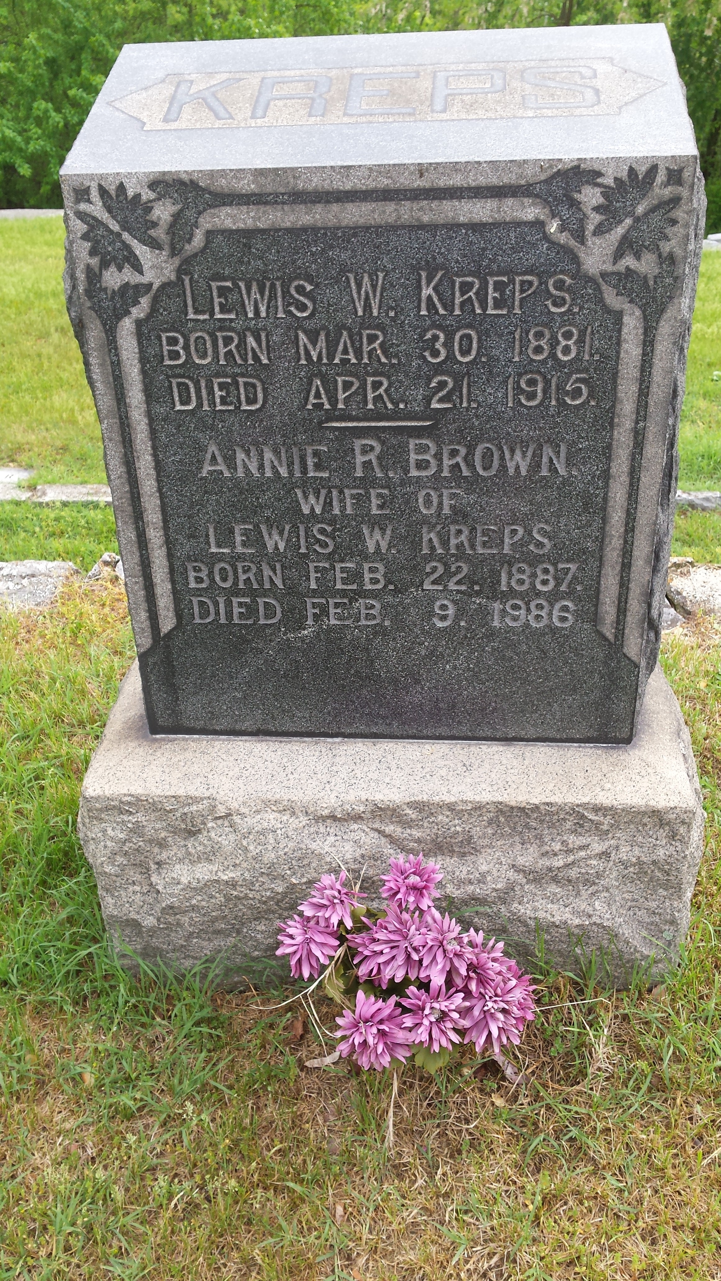 Lewis & Annie Kreps gravesite