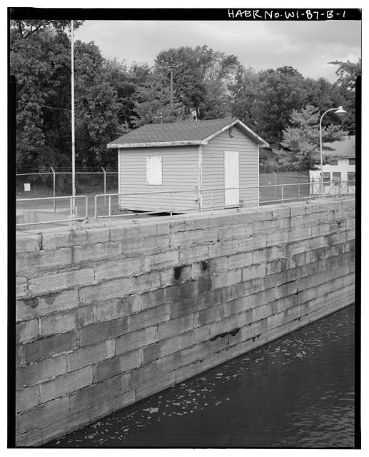 1. VIEW NORTH/NORTHEAST, Lock shelter - Kaukauna Lock &...