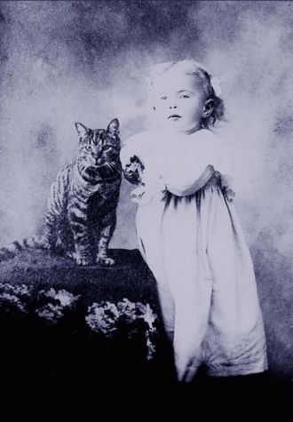 Lula Mc Robbie and her cat