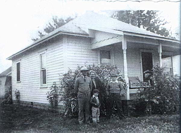 Noel & Ersal Sutton Family, Illinois 1940