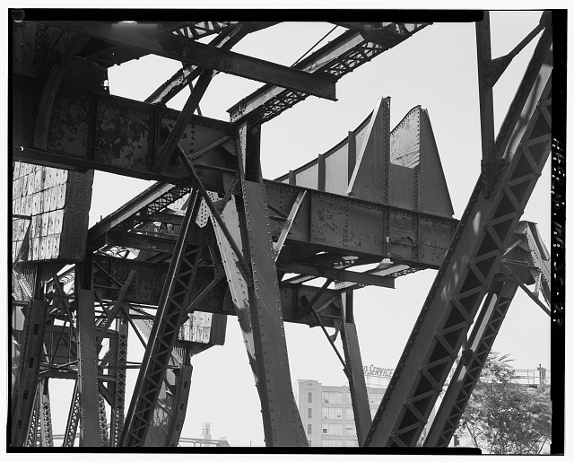 Detail of girder cross beam and operating girder guide...
