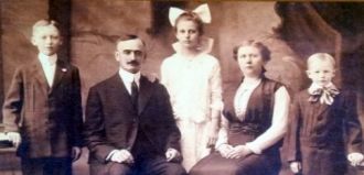 Friedrich and Elisabeth Trump Family, 1915