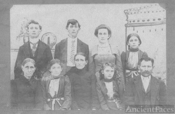 Amy and Ulis and children