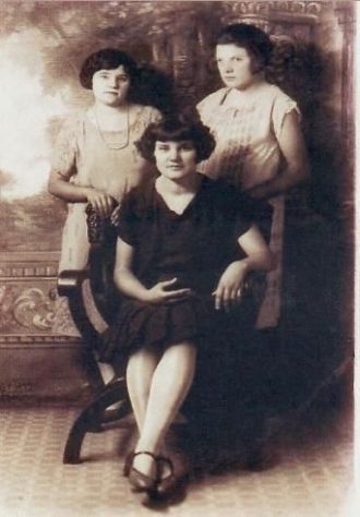 A photo of Zellma Cunningham, Nina Boice, and Etta May Boice