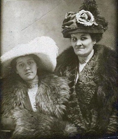 Grace & Estella Blatt  circa 1913