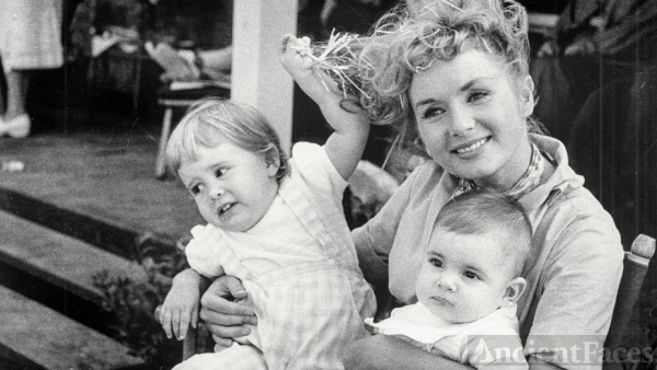 Debbie Reynolds