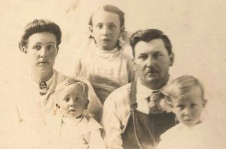 Robert H & Nancy Cook Family, IA 1912