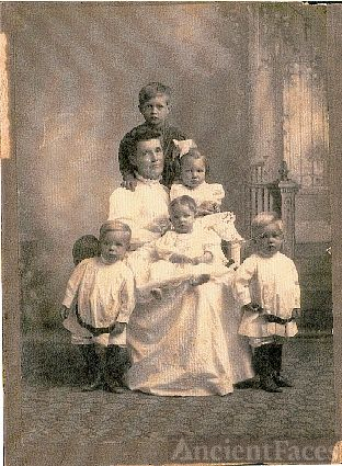 Sarah Sims Clary and grandchildren