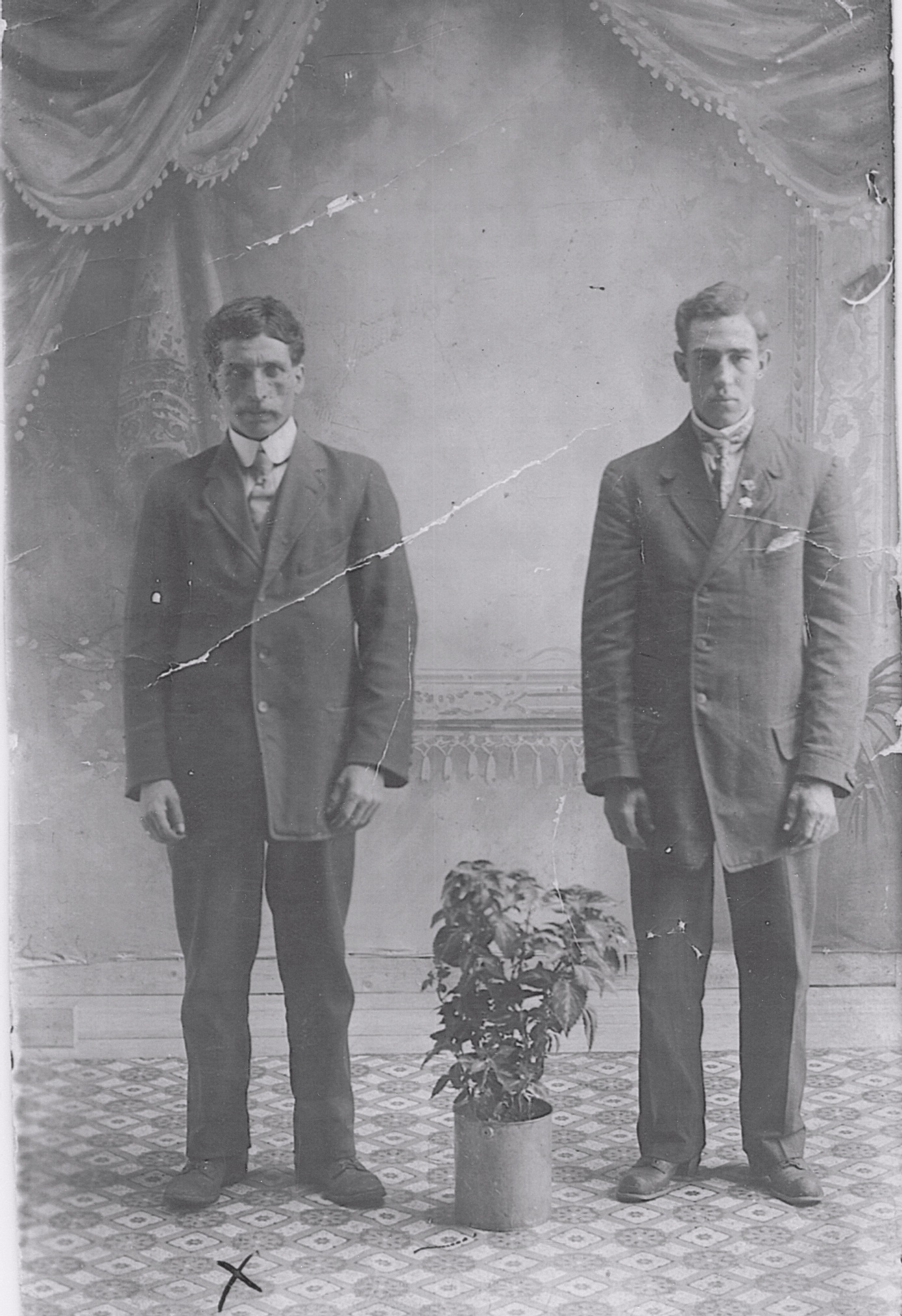 Louis Edward & David Theriault, 1908 Canada