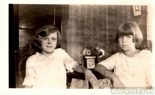 Hilda & Doris Hockley, c1925