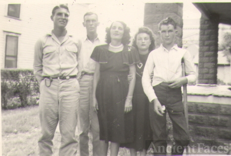 Gladys T Reid & family