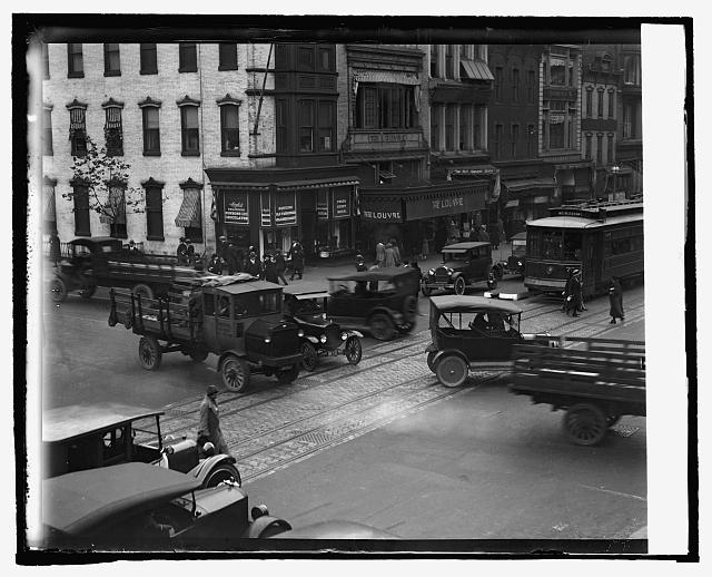 [Street scene, Washington, D.C.]