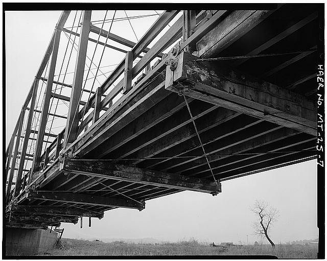 7. VIEW OF LOWER CHORD SHOWING PIN CONNECTIONS AND...