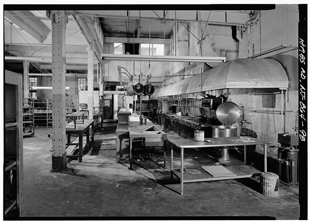 98. GENERAL VIEW OF THE KITCHEN - Blenheim Hotel, Ohio...