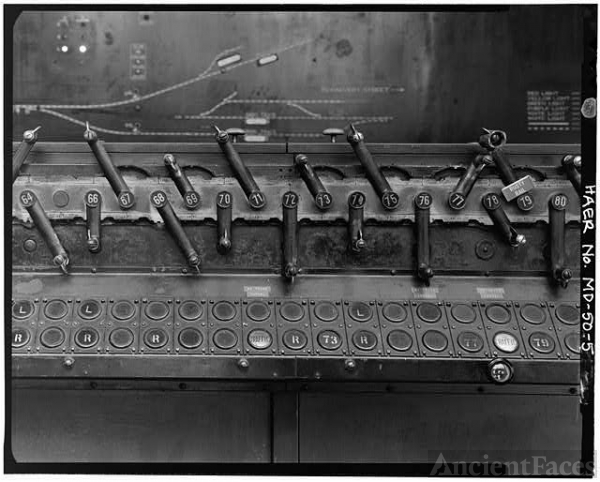 5. INTERIOR, INTERLOCKING MACHINE, DETAILS - Union...
