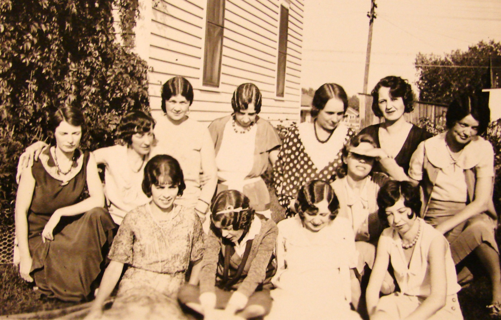 A Dozen 1920's Pals