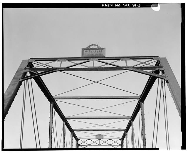 5. VIEW TO SOUTHWEST. DETAIL OF PORTAL STRUT AND BRIDGE...