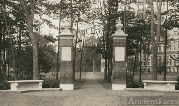 Warren Eastman Robinson Memorial Gateway
