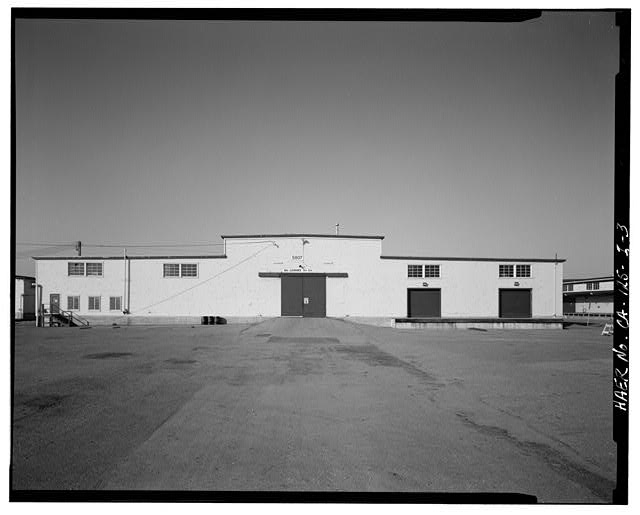 3. EAST FACE, BUILDING 807. - Oakland Army Base,...