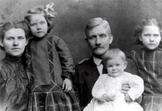 Herbert Grant Barrows with his daughters
