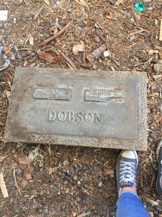 Lee R Dobson Gravesite