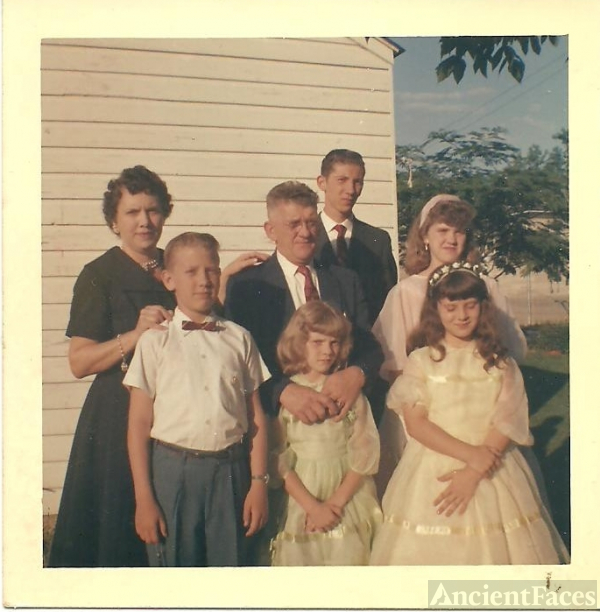 Hassell & Lillian Pippin Family, Kentucky 1958