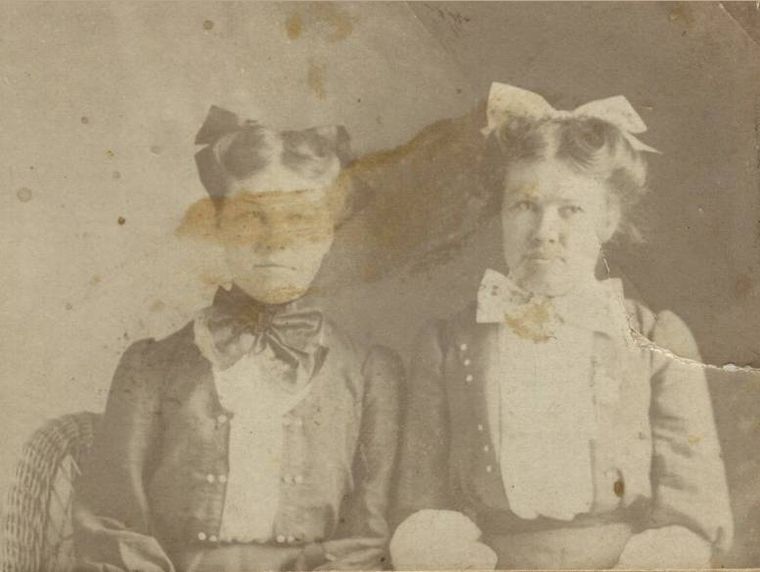 Unknown young ladies