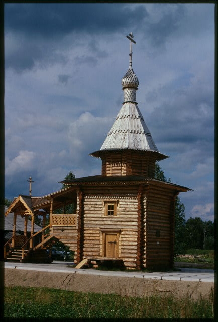 Obozerskii Station, Chapel (1999), southeast view,...