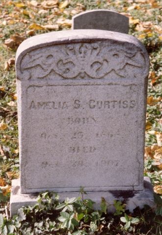 Gravestone of Amelia S. Curtiss