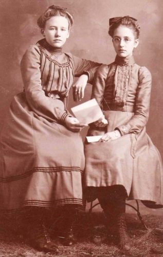 Ada Gifford (Robbinson) and Pearl (Wood) Ashton