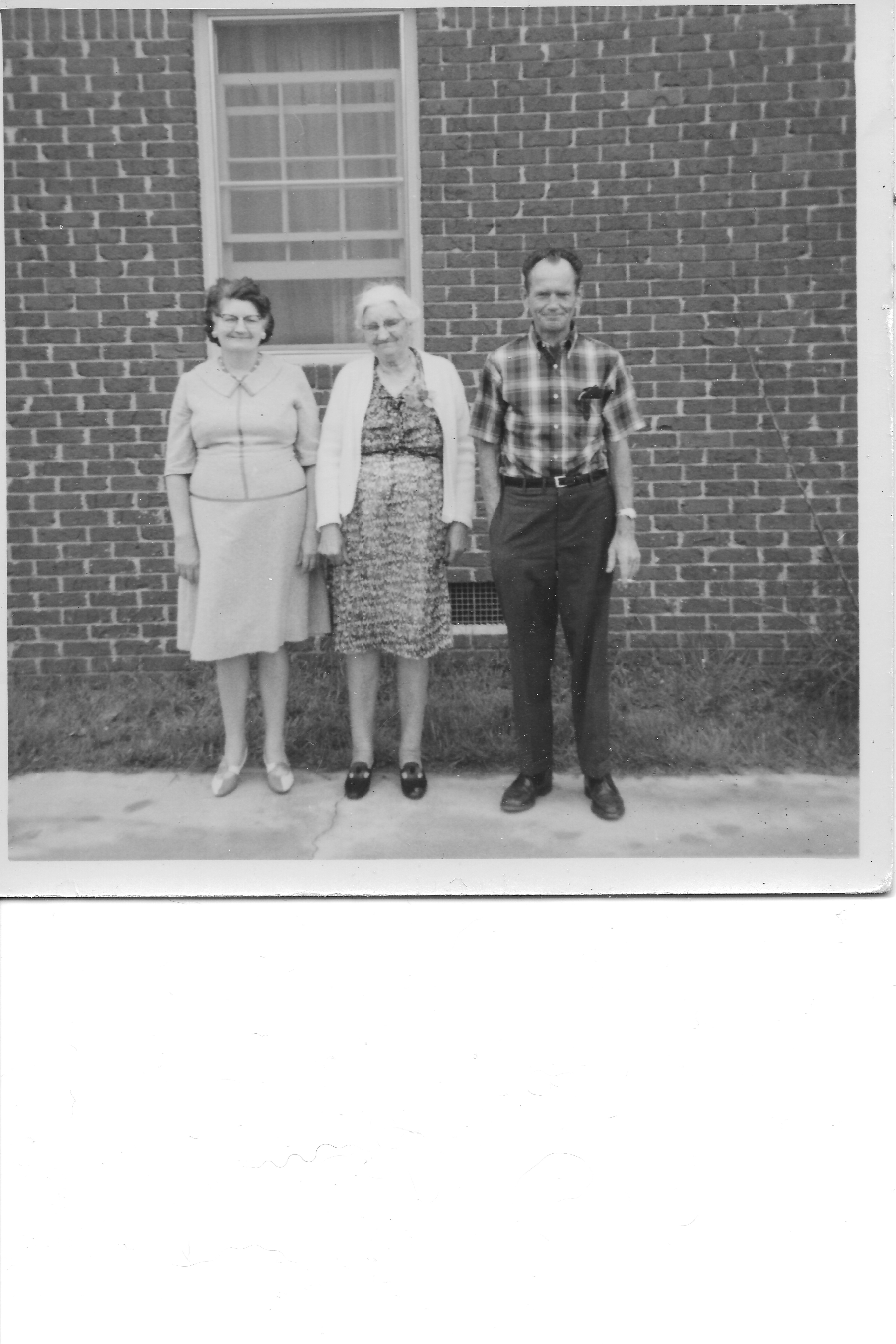 Madge is the one with dark hair of the left. Her mother, Bertha Townsend is in the middle, with Olin Cliffton Janes, her husband on the right. 