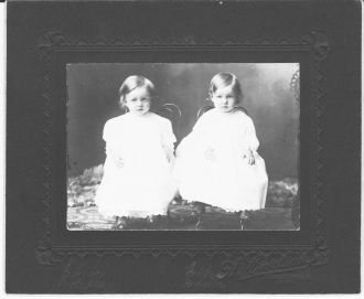 Edna & Elna Danielson, Minnesota 1907