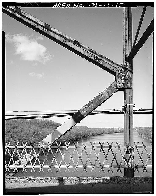 15. VIEW OF K-CONNECTION, NORTH SIDE OF CENTER TRUSS,...