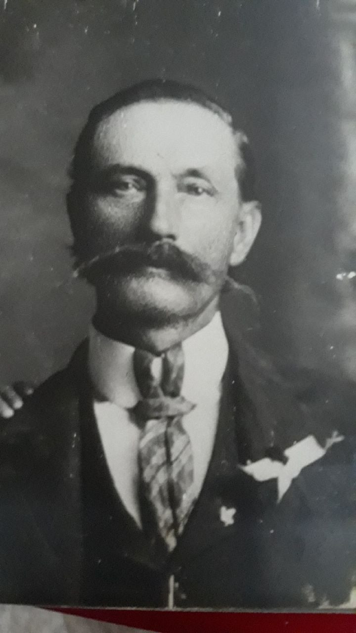 Alexander L Dodson