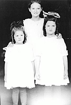 3 Holmes Sisters in 1918