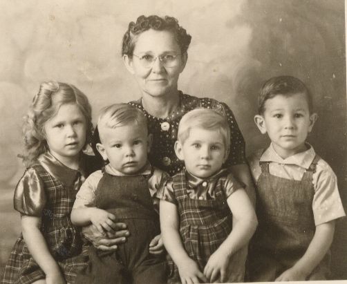 Maude Eslick Harmafious & 4 grandchildren