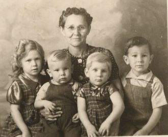 Maude Eslick Harmafious & 4 grandchildren