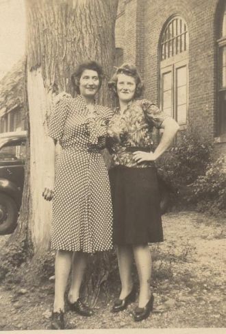 Two Girls at Kent Stores,Whitestone